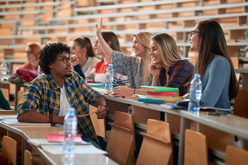Students in a relaxed talk in a break of a lecture