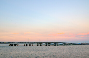 滋賀県の近江大橋と琵琶湖
