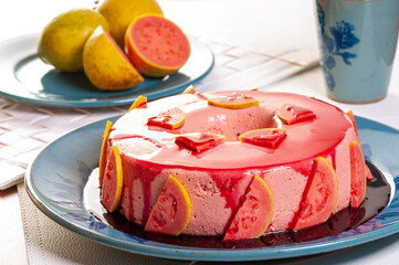 Pudim de goiaba e gelatina 