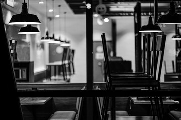 Restaurant intérieur élégant noir blanc