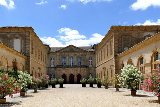La cour int&eacute;rieure de l&rsquo;Abbaye Sainte-Marie d&rsquo; Orbieu &agrave; Lagrasse