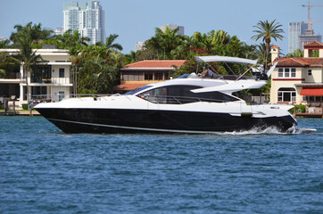 Fototapeta na wymiar Luxury yacht cruising on the Florida Intra-Coastal Waterway