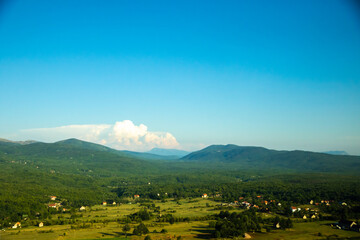 Naklejka premium High cloud on the horizon with mountains, epic photo