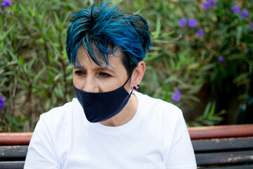 mujer mascarilla