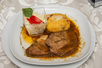 grilled pork with cabbage and tomatoes