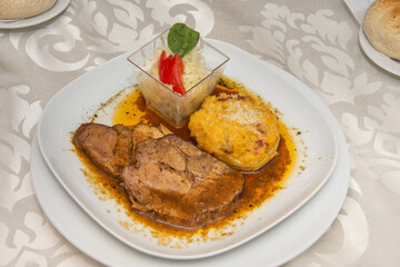 grilled pork with cabbage and tomatoes
