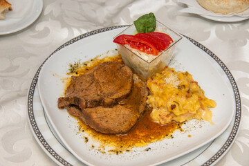 grilled pork with cabbage and tomatoes