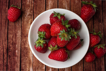 strawberries on a plate top view