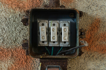 An old style, high voltage fusebox using ceramic fuse holders.