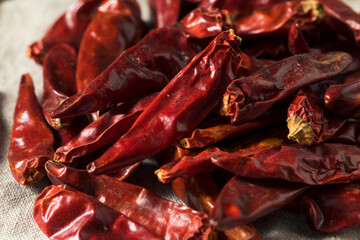 Dry Organic Indian Sanaam Red Chili Peppers