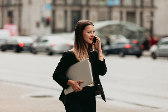 Portrait of business woman.