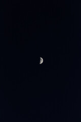 Halb Mond in der Nacht
