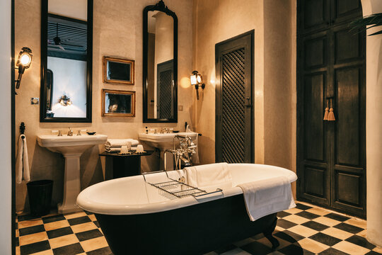 Bathtub in Colonial Bathroom