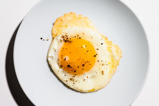 Fried egg with cracked black pepper