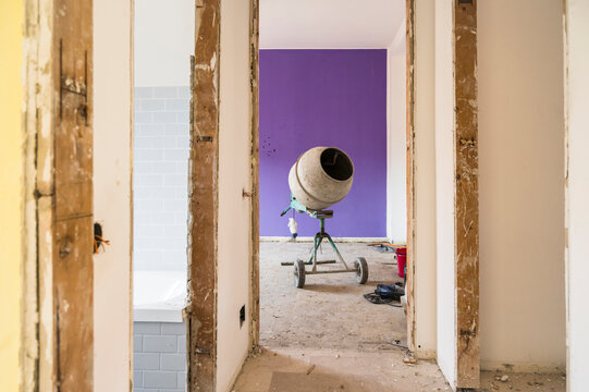 Bricklaying works for renewing an apartment