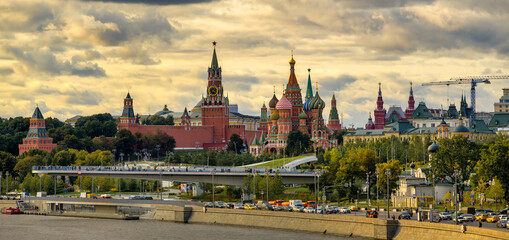 Obraz premium Moscow, Russian Federation/ September 11, 2020; The panoramic view of Kremlin fron river Moscow.