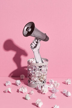 Basket bin with a hand with a speaker