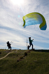 man trying to control the paraglide with friends and an antenna