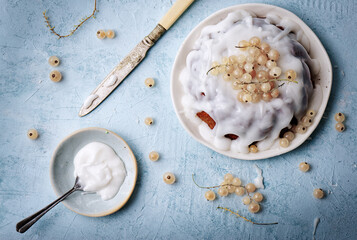 Perfect cake decorated with white currant and icing