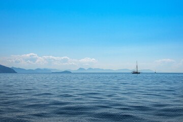 Fototapeta na wymiar sailboat in the sea