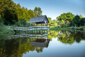 Obraz premium Romania Bistrita Paradisul Verde ,ponton pe lac ,2020