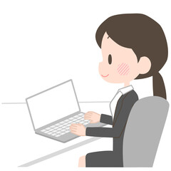 ノートパソコンを操作するスーツの女性
