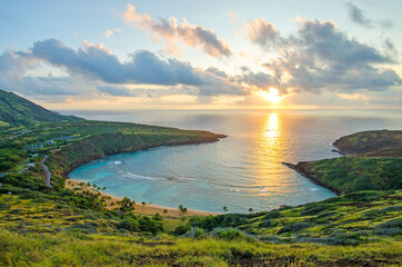 Sunrise over the world famous and popular snorkeling spot of Hanauma bay in Honolulu on the island of Oahu, Hawaii - obrazy, fototapety, plakaty