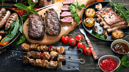 Assorted grilled meat with vegetables