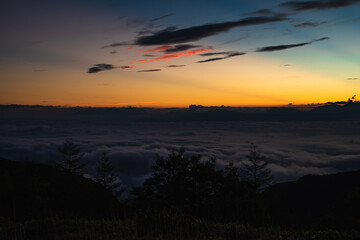 Fototapeta na wymiar 雲の上の高原