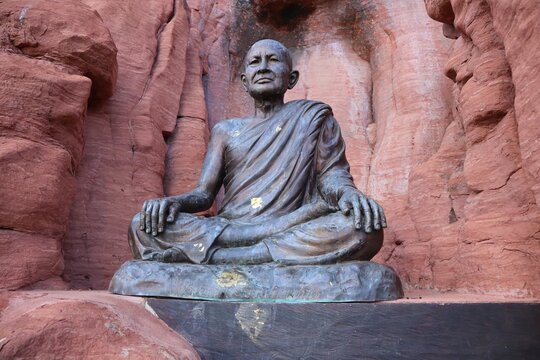 Buddha in the cave