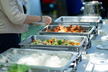 scooping the food, catering, dinner time

