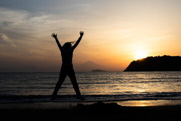 Fototapeta premium 富士山と夕日と海と