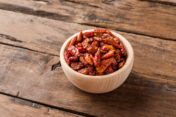 Overhead shot of dried piripiri pepper in bowl