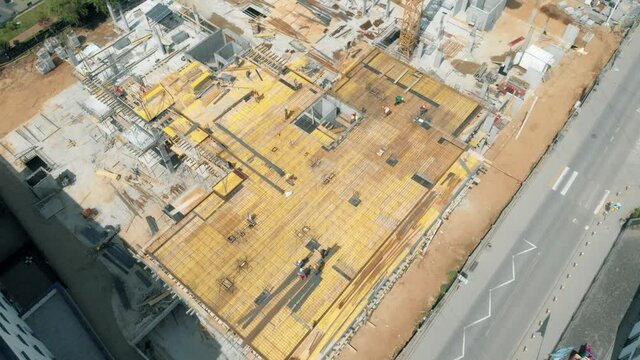 dron view of builders working on a construction site