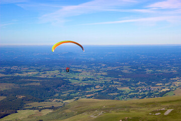 vol d'un parentiste depuis le Puy de Sancy