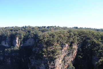 Naklejka premium Hiking hear waterfalls in Wentworth Falls in Blue Mountains national park, Australia