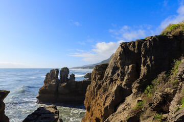 Fototapeta na wymiar The famous Pancake Rocks near Punakaiki on the west coast of south island in New Zealand.