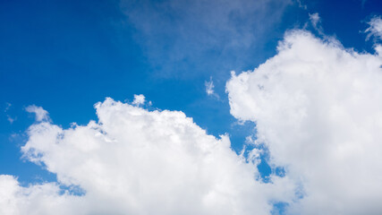 Obraz premium blue sky with white clouds