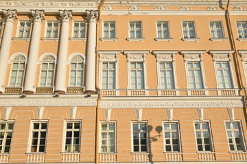Façade à colonnes à Saint-Pétersbourg, Russie