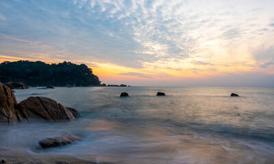 Naklejka premium Beautiful sunrise over the sea at Kuantan beach in Malaysia