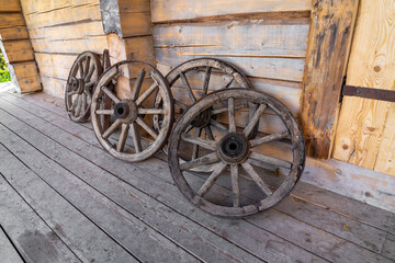 Obraz premium Wooden whells in old shed