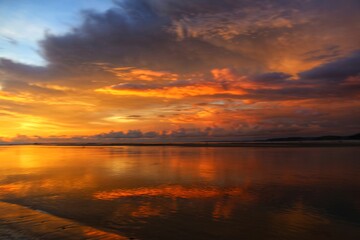 Fototapeta na wymiar sunset over the sea