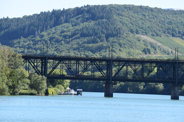 Doppelstockbrücke über die Mosel zwischen Alf und Bullay