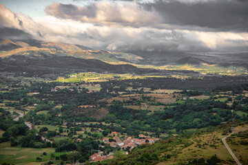 Fototapeta na wymiar Valle en Cantabria norte de España 