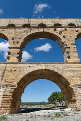 Fototapeta premium Aqueduc à 3 niveaux le pont du Gard - France