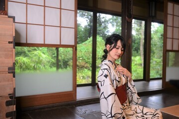 美しい浴衣女性の表情