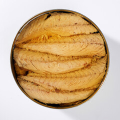 Lomos de caballas en aceite de oliva en lata de conserva.