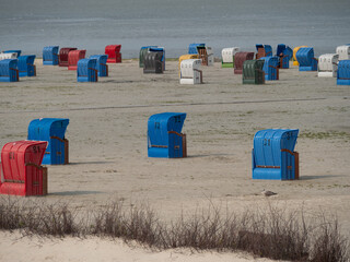 Strand und Hafen von Dornumersiel