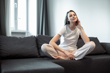Obraz premium Young woman pretty relaxing on couch in living room
