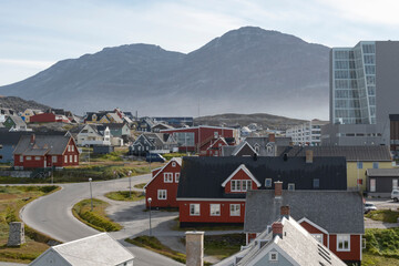 Grönlands Hauptstadt Nuuk mit seinen vielen farbigen Häuser. © pascaluehli